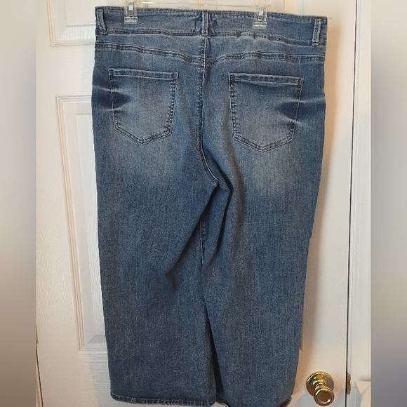 Women's NYDJ Wide Leg Cropped Jeans - Picture 2 of 4